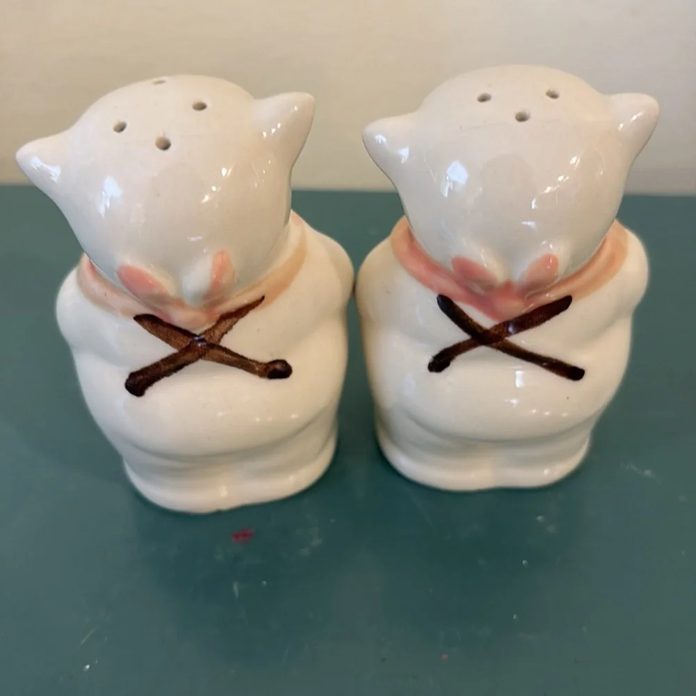 Vintage Shawnee Pottery Ceramic Pig Salt & Pepper Shakers